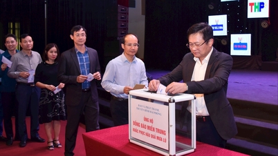 El periódico, la radio y la televisión Hai Phong apoyan a la gente de la provincia de Dak Lak con casi 130 millones de VND para superar las consecuencias de las inundaciones.