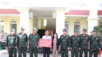 A 7-es katonai körzet 18 tonna áruval támogatja Lam Dongot az árvizek következményeinek elhárításában.