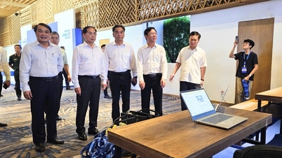 تصویر بویی تان سون، معاون نخست وزیر، در حال تمرین مجمع اقتصادی پاییزی در شهر هوشی مین