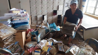 Kostenlose Verteilung aller Lehrbücher an Schüler in den von Überschwemmungen betroffenen Gebieten