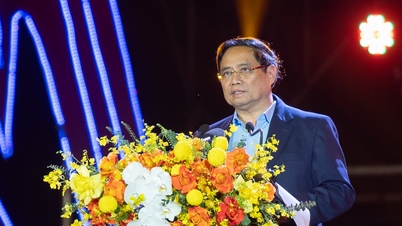 نخست وزیر فام مین چین در مراسم افتتاحیه هفته "وحدت بزرگ ملی - میراث فرهنگی ویتنام" شرکت کرد.