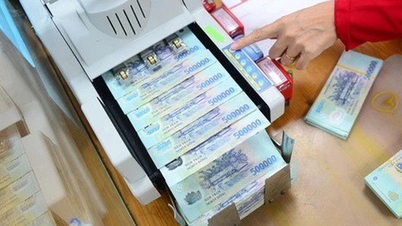 Banken senken die Kreditzinsen um 2 % und stellen 150 Milliarden VND für die Flutopfer bereit.