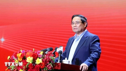 Prime Minister Pham Minh Chinh: The banking industry competes to create, accompany, share, be flexible, serve the people, and be effective.