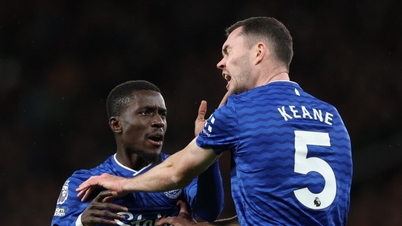 Παίκτης της Έβερτον αποβλήθηκε εναντίον της Μινεάπολης επειδή χαστούκισε συμπαίκτη του