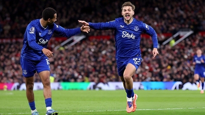 مانشستر يونايتد خسر رغم وجود عدد أكبر من اللاعبين على أرضه أمام إيفرتون