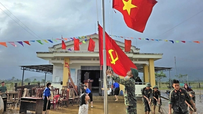 洪水後の片付けに忙しい