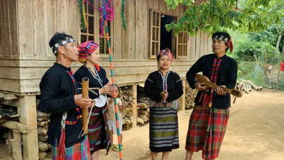 Att väcka upp den kulturella källan till Van Kieu och Pa Ko