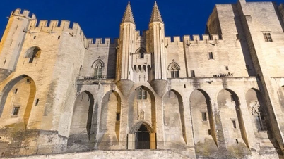 O magnífico palácio gótico já foi residência de sete papas.