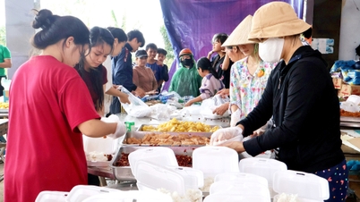 Những bếp lửa hồng nấu cơm tình nghĩa ở Hòa Thịnh