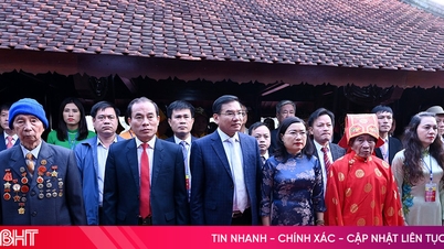 ফান কিনের ৩১০তম জন্মবার্ষিকী স্মরণে ধূপ জ্বালানো