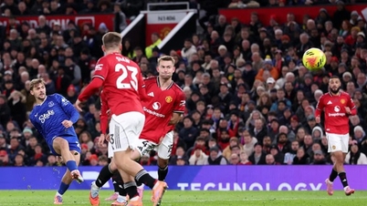 Jucând cu mai mulți jucători, MU a pierdut în mod șocant în fața lui Everton.