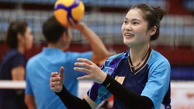 ویتنامی خواتین والی بال کھلاڑیوں کو SEA گیمز کے لیے سخت مشق کرتے ہوئے دیکھنا