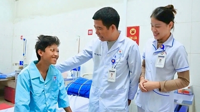 Het tot leven brengen van een mannelijke student die een ernstig ongeluk kreeg op weg naar huis van school