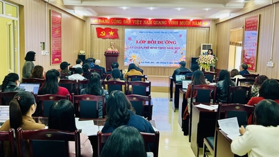 Nesten 70 studenter deltok på opplæringskurset i teori og kritikk av litteratur og kunst i Lai Chau-provinsen i 2025.