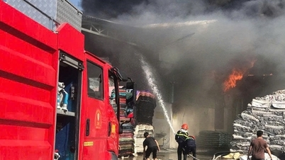 2 hurda deposu yangını zamanında söndürüldü