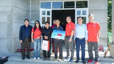 Die ROX Group baut ein Haus für eine arme Familie in Lao Cai