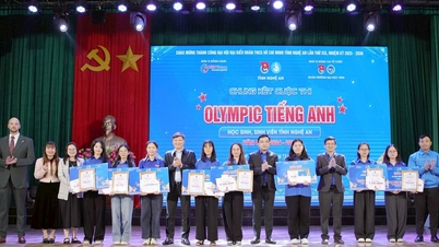 Cérémonie de remise des prix du concours olympique d'anglais pour les élèves de la province de Nghệ An, année scolaire 2024-2025