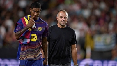 HLV Flick báo tin vui về lực lượng, HLV Chelsea chỉ cách đánh bại Barcelona