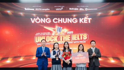 Középiskolás diákok feszülten és drámaian versenyeznek a díjakért az iskolák közötti angol beszédversenyen.