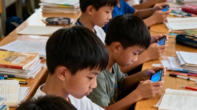 Çocuğunun telefona bağımlı olması nedeniyle yardım çağrısında bulunan anne, internet topluluğunu "çığırından çıkardı"