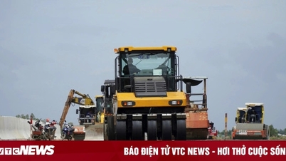 Prim-plan al autostrăzii Can Tho - Ca Mau înainte de ziua deschiderii