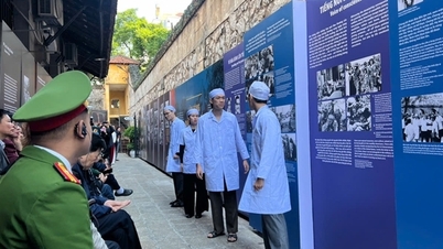 فتح کی 53 ویں سالگرہ منانے والے منظر کی نمائش اور کارکردگی "Dien Bien Phu in the air"