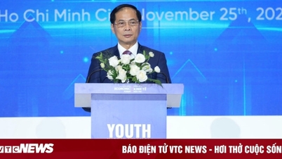 Başbakan Yardımcısı Bui Thanh Son, gençlere zengin olmak için iş kurmaları çağrısında bulundu.