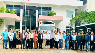 Ho Chi Minh-byens Pasteur-institutt donerer tusenvis av vaksinedoser for å støtte folk etter stormer og flom