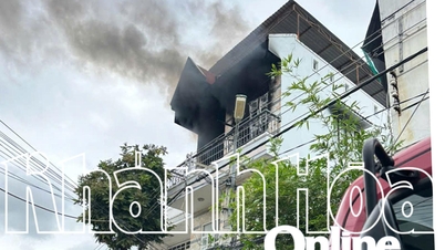 Incendiul de la o casă cu 3 etaje a fost stins prompt, suspectându-se un scurtcircuit electric la dulapul altarului.