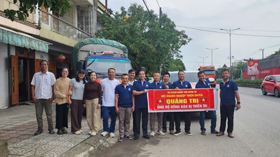 광트리성 티엔주옌 사업협회는 중부 및 중부 고원 지역의 홍수 피해 지역 주민에게 800개 이상의 선물을 지원했습니다.