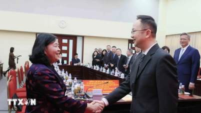 De relatie tussen het Vietnamese en Chinese volk naar een nieuw niveau brengen