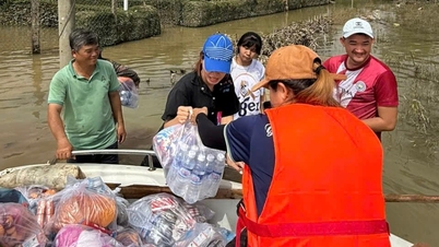 Krong Ana kommune donerte nesten 50 tonn varer for å støtte de flomrammede områdene øst i provinsen.