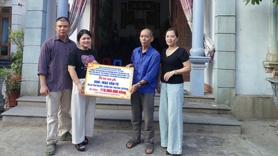 المعلمة هوانغ ثي ثو فونغ - الشخص الذي أشعل نار الصدقة بهدوء