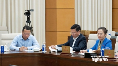 Le Comité permanent de l'Assemblée nationale a accepté à l'unanimité de soumettre à l'Assemblée nationale, pour examen et approbation, la politique d'investissement pour l'autoroute Vinh - Thanh Thuy, Nghe An.