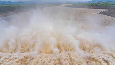 [Foto] Close-up da Usina Hidrelétrica do Rio Ba Ha em operação para regular a água...