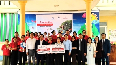 Support learning equipment for schools in Lam Thanh commune