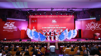 Viering van de 55e verjaardag van de oprichting van het Ho Chi Minh Museum