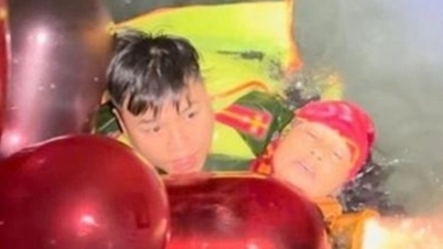 কোয়াং নিন পুলিশ তাৎক্ষণিকভাবে সমুদ্রে বিপদগ্রস্ত দুই জেলেকে উদ্ধার করে।