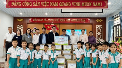 VEPIC donerar nästan 12 000 böcker för att stödja elever i översvämningsdrabbade områden i Da Nang att återvända till skolan