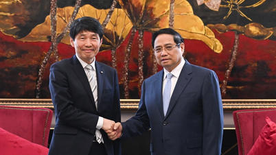 [صورة] رئيس الوزراء فام مينه تشينه يستقبل حاكم محافظة غونما (اليابان) والمستشار الخاص للتحالف البرلماني للصداقة اليابانية الفيتنامية