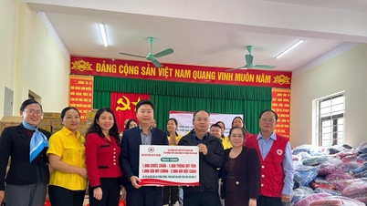 হ্যানয় রেড ক্রস সোসাইটি টুং ডুং-এর বাসিন্দাদের ১,০০০ উপহার দিয়েছে