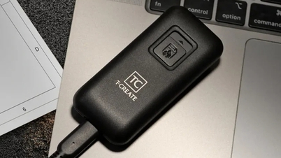 Draagbare harde schijf met ingebouwde 'zelfvernietigings'-schakelaar om gegevens te wissen