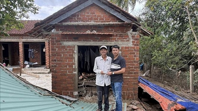 ប្រជាជននៅតំបន់ដែលរងផលប៉ះពាល់ដោយទឹកជំនន់នៅខេត្តដាក់ឡាក់ ចូលរួមដៃគ្នាដើម្បីជំនះការលំបាក។