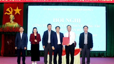 Le quartier 2 de Ha Giang a annoncé la fusion d'associations et la création d'un centre de services publics.