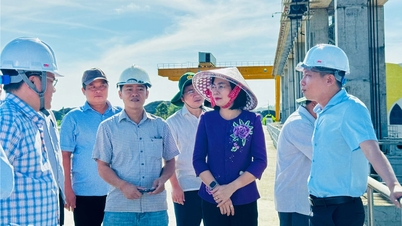 Vannkraftverkene Tri An og Phu Tan 2 sikrer rettidig informasjon om flomkontroll og utslipp.