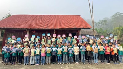 بیش از ۱۰۰ هدیه به دانش‌آموزان کمون هوا آن اهدا کرد