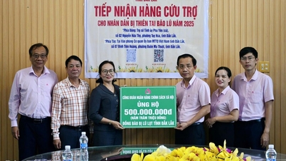 بنك فيتنام للسياسات الاجتماعية يدعم 500 مليون دونج للأشخاص في المناطق المتضررة من الفيضانات