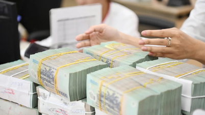 Allouer des ressources pour procéder à des ajustements des salaires, des pensions et des indemnités.