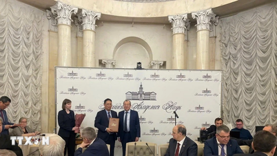 الأكاديمية الروسية للعلوم تكرم العالم الفيتنامي تشاو فان مينه