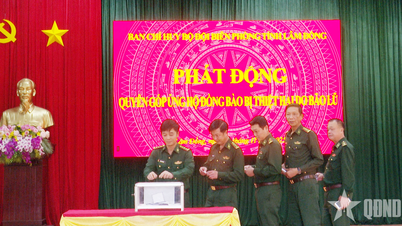 A Lam Dong határőrség megosztja a nehézségeket az árvíz sújtotta területeken élőkkel